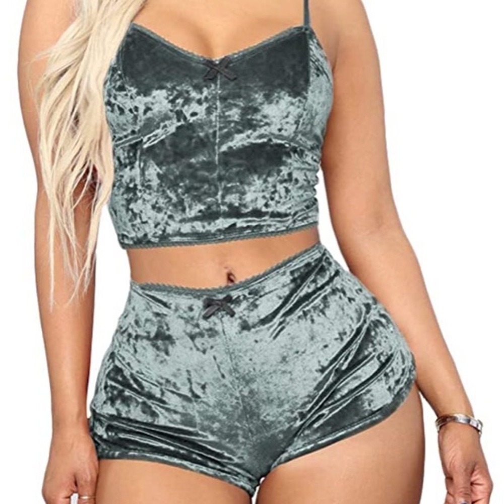 Women’s Velvet 2 Piece Pajama Set